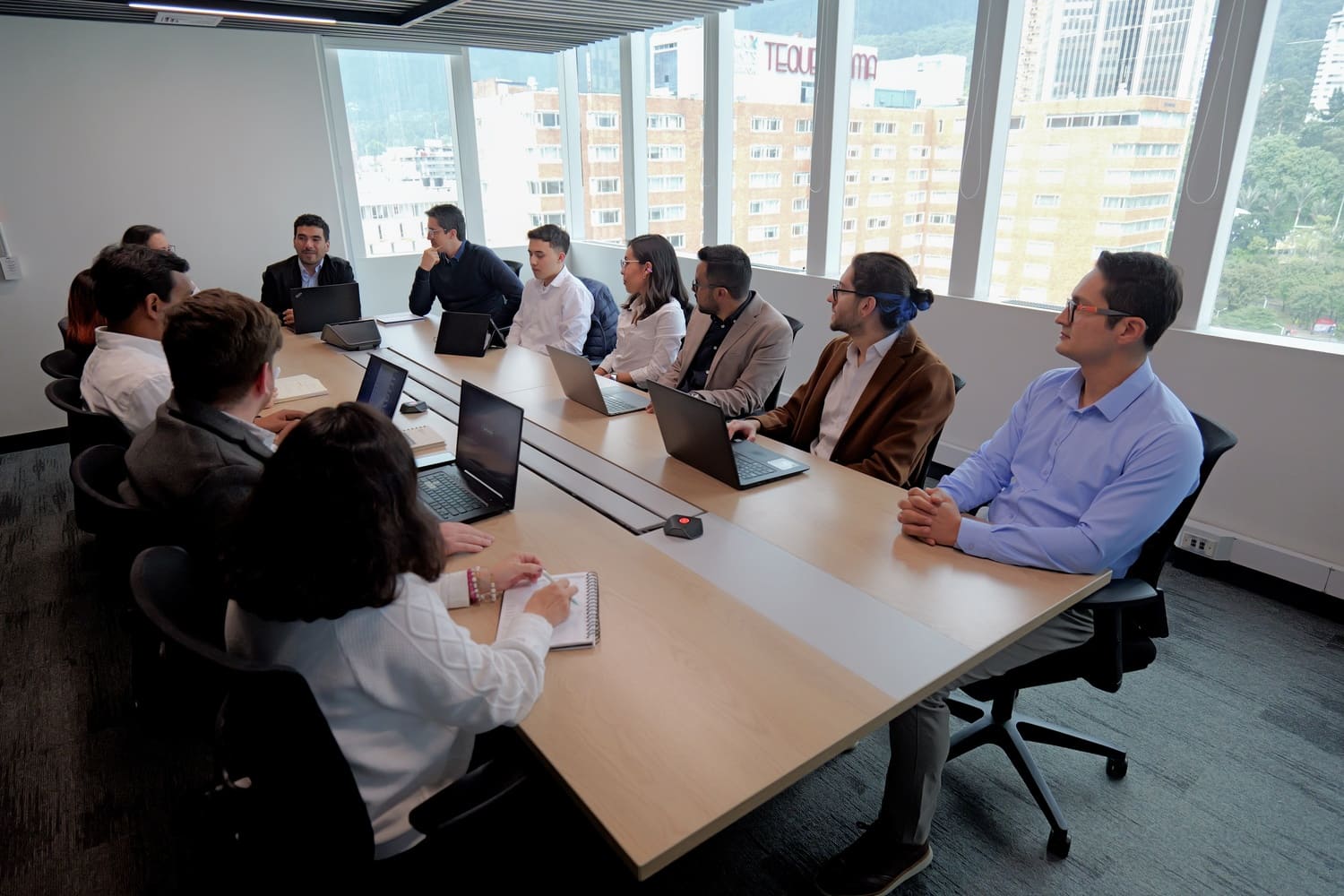 Tablero con indicadores de avance sectorial